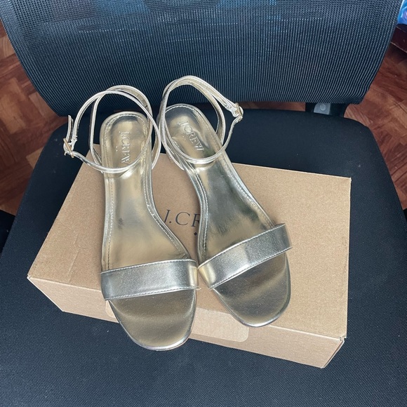 JCrew Factory Gold Strappy Low Heels Size 6 h Medium - Picture 3 of 4